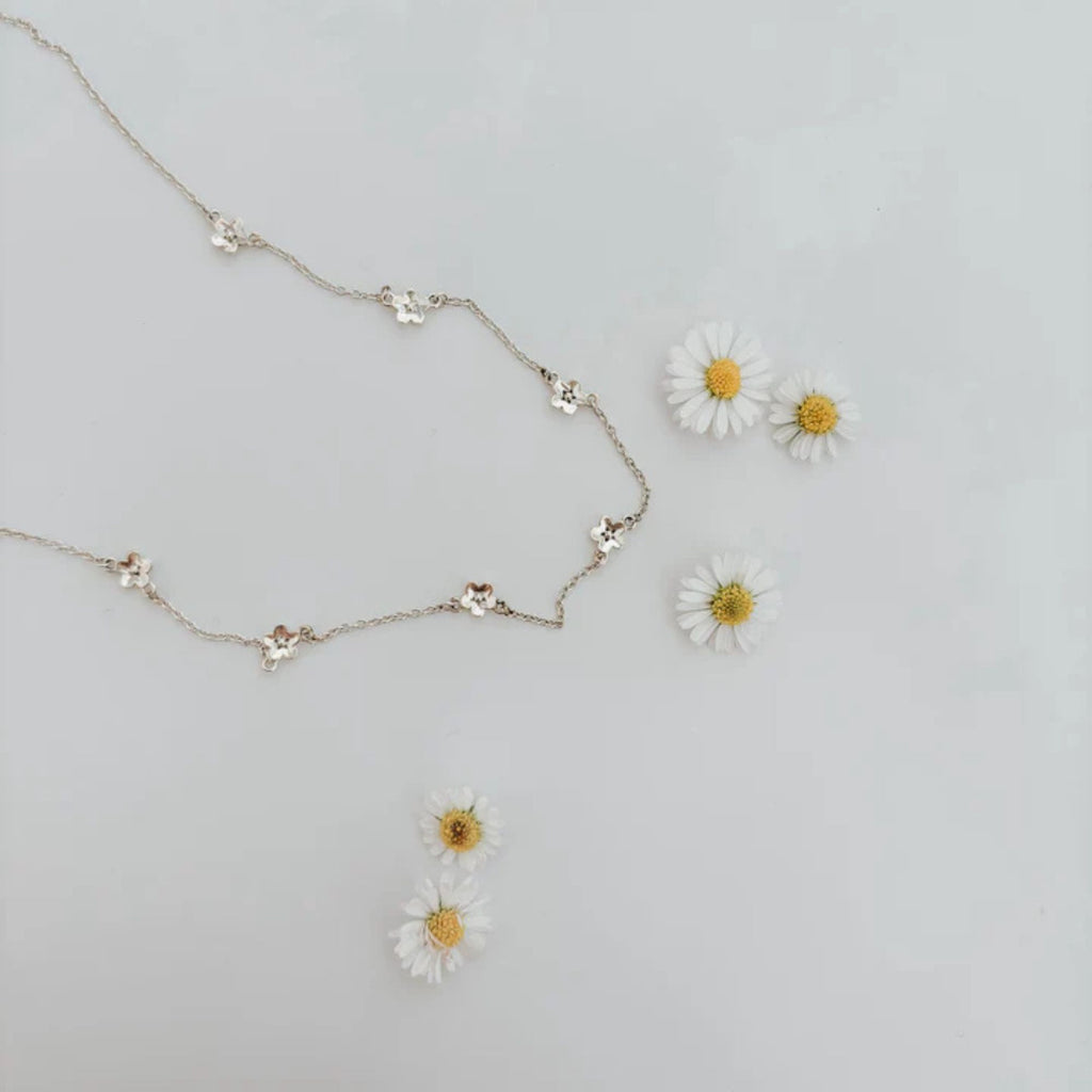 Daisy Chain Necklace in sliver by Sophie Store